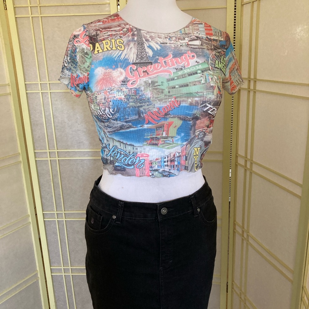 Forever 21 Multicolor Graphic Crop Top